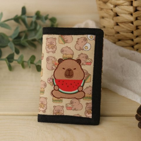 Portfelik Dziecięcy Na Rzep z Karabińczykiem Kapibara Z Arbuzem