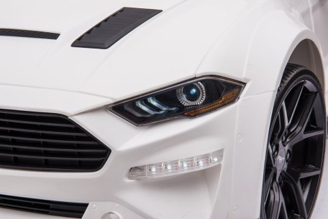 Auto Na Akumulator Ford Mustang GT Drift SX2038 Biały Auto Na Akumulator Ford Mustang GT Drift SX2038 Biały